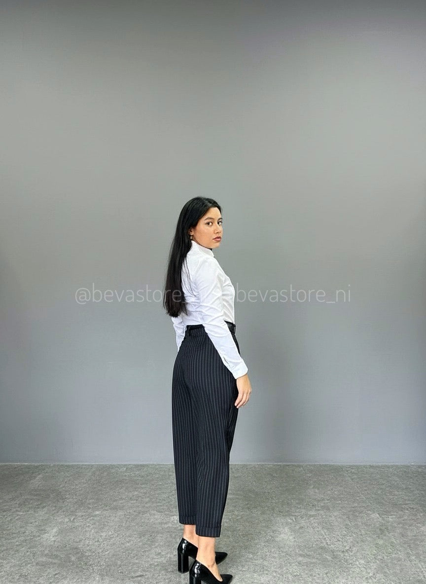 Pantalón de vestir de rayas con cinturón