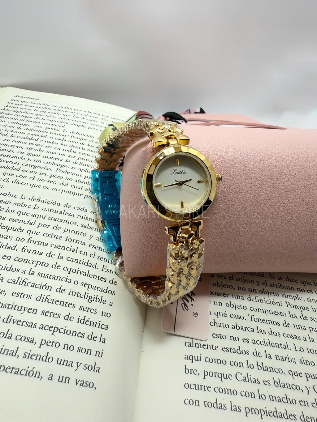 Reloj redondo con dial blanco