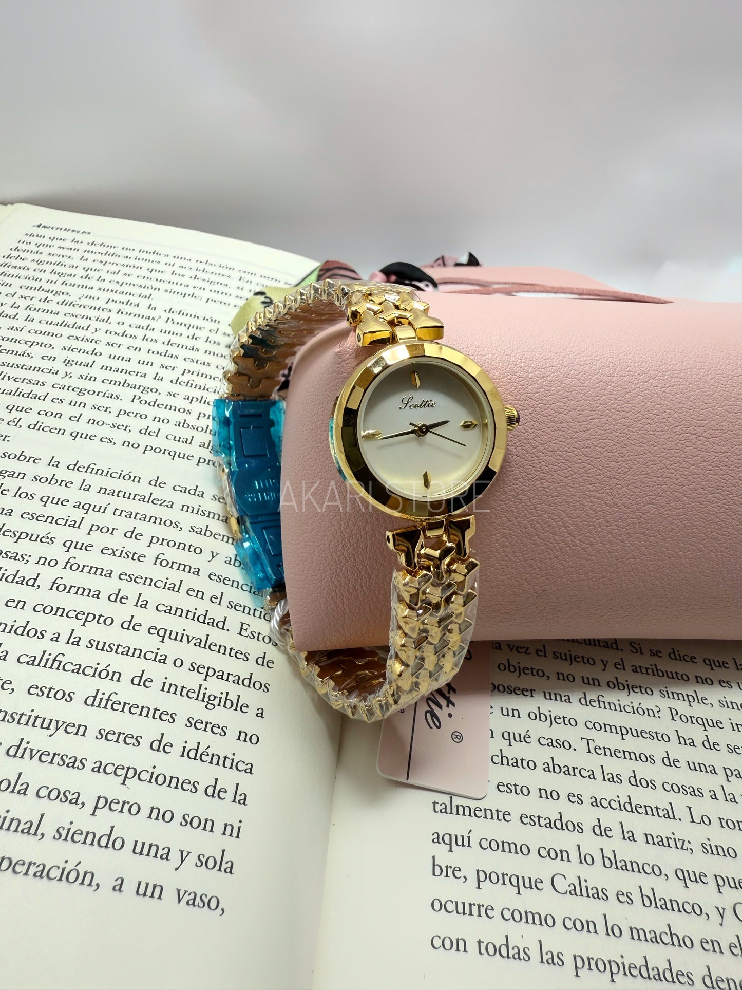 Reloj redondo con dial blanco