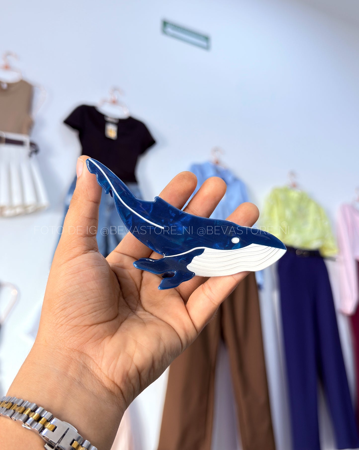 Pinza de cabello de ballena azul