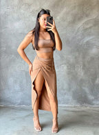 Conjunto de Camisa Corta y Falda Larga Abierta