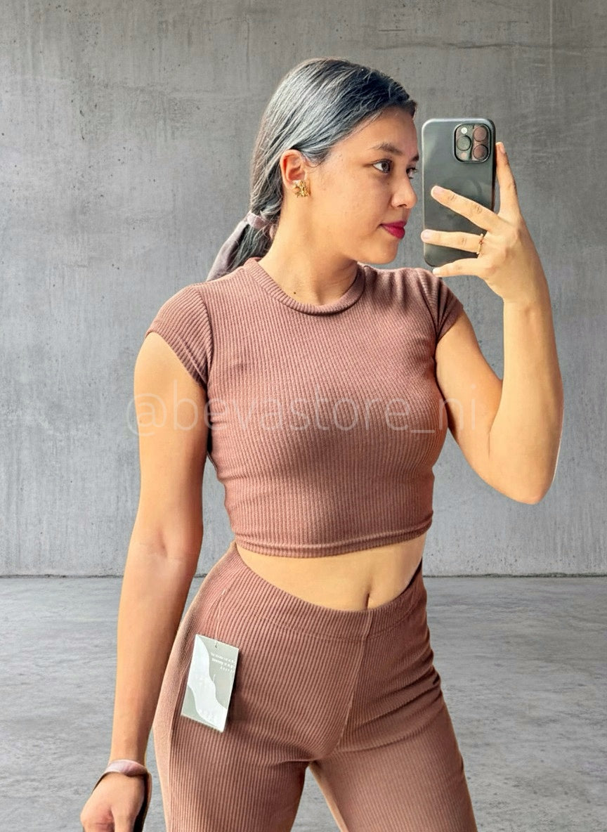 Conjunto Top y Wide Leg Café