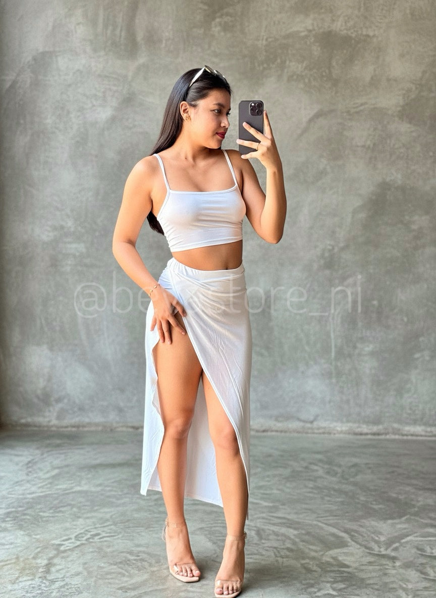 Conjunto de Camisa Corta y Falda Larga Abierta