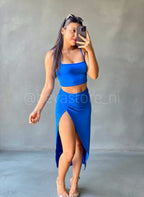 Conjunto de Camisa Corta y Falda Larga Abierta