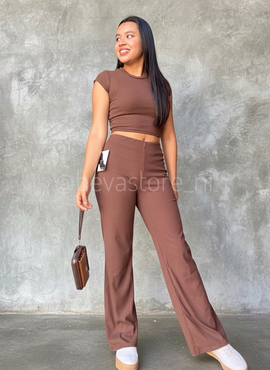 Conjunto Top y Wide Leg Café