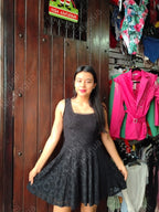 Vestido calado negro corto