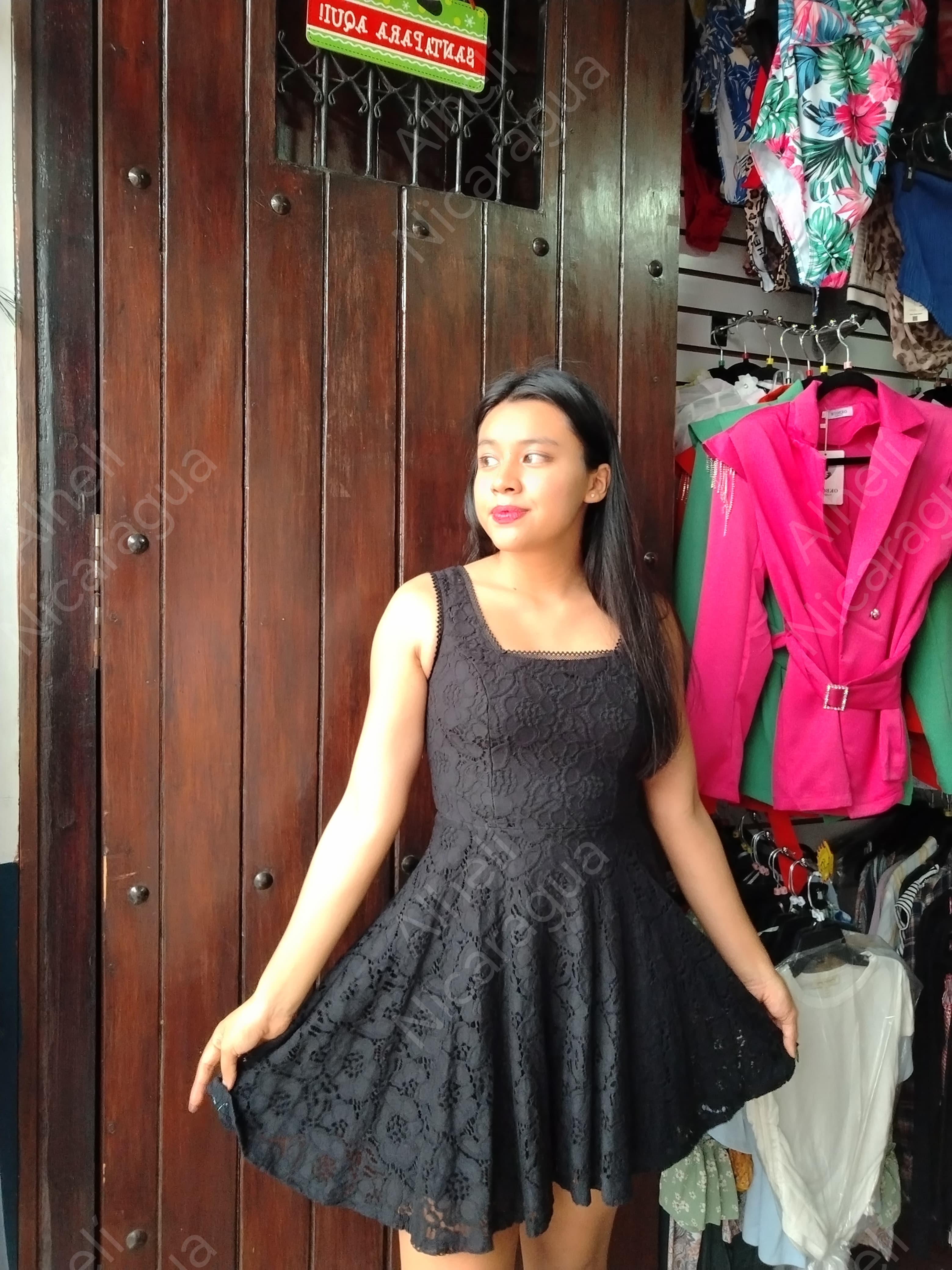 Vestido calado negro corto