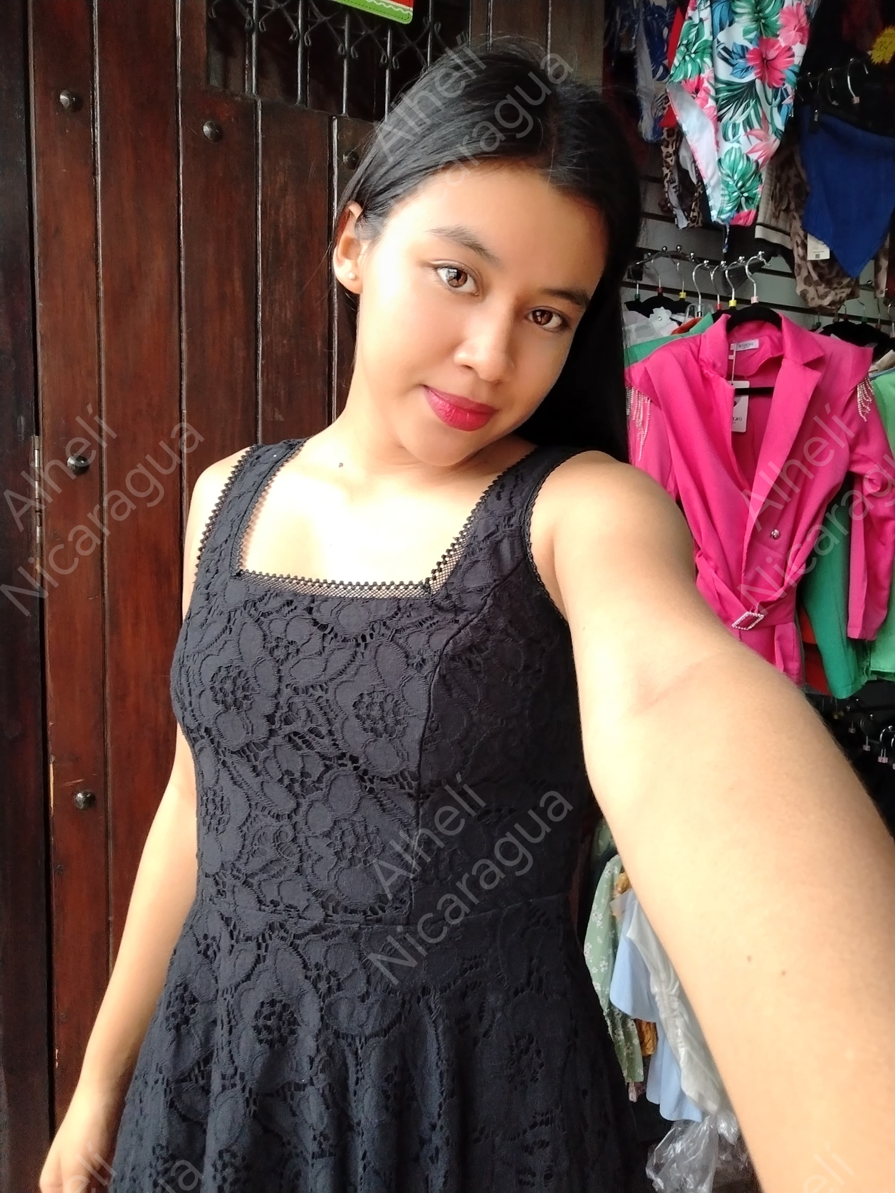 Vestido calado negro corto