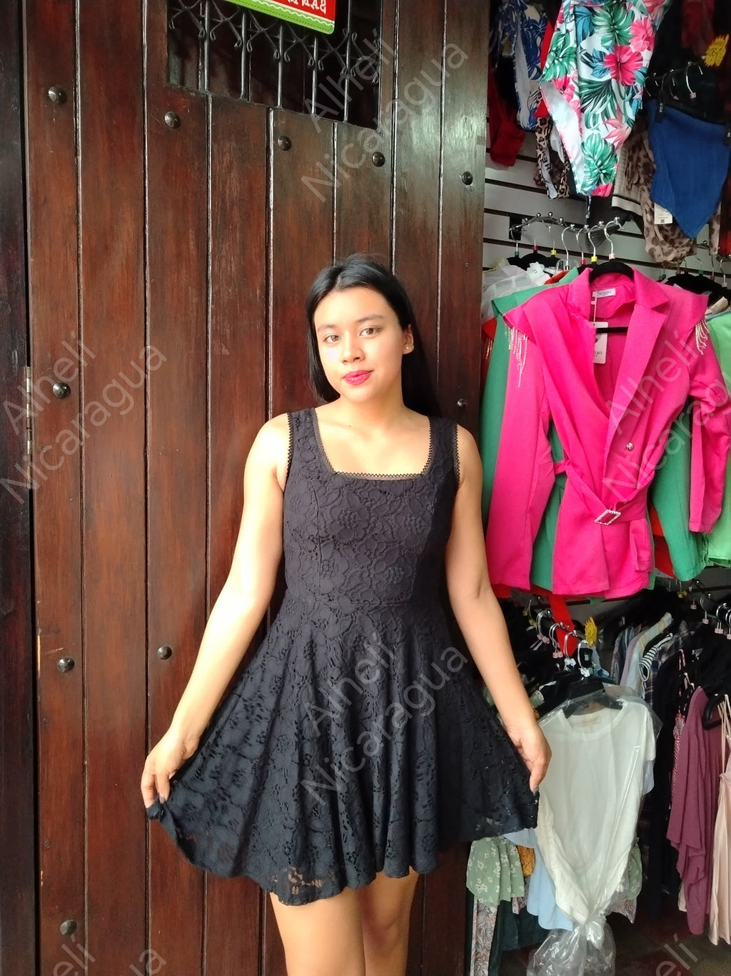 Vestido calado negro corto