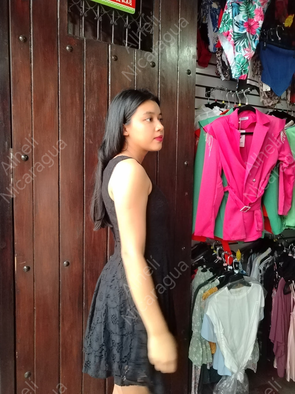 Vestido calado negro corto