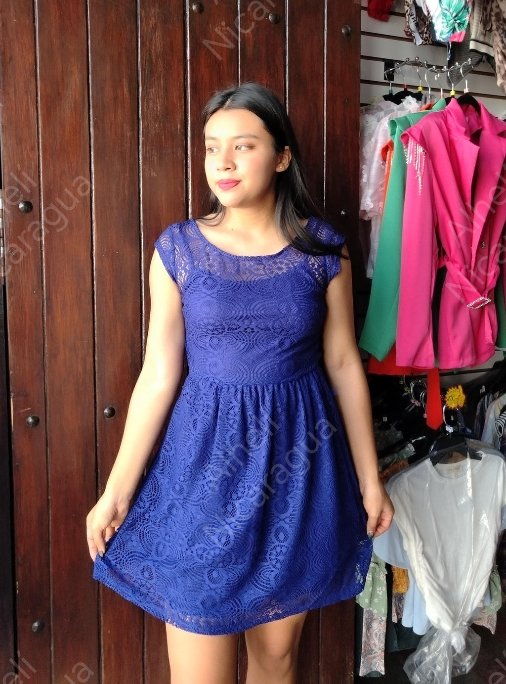 Vestido azul corto calado