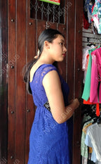 Vestido azul corto calado