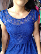 Vestido azul corto calado
