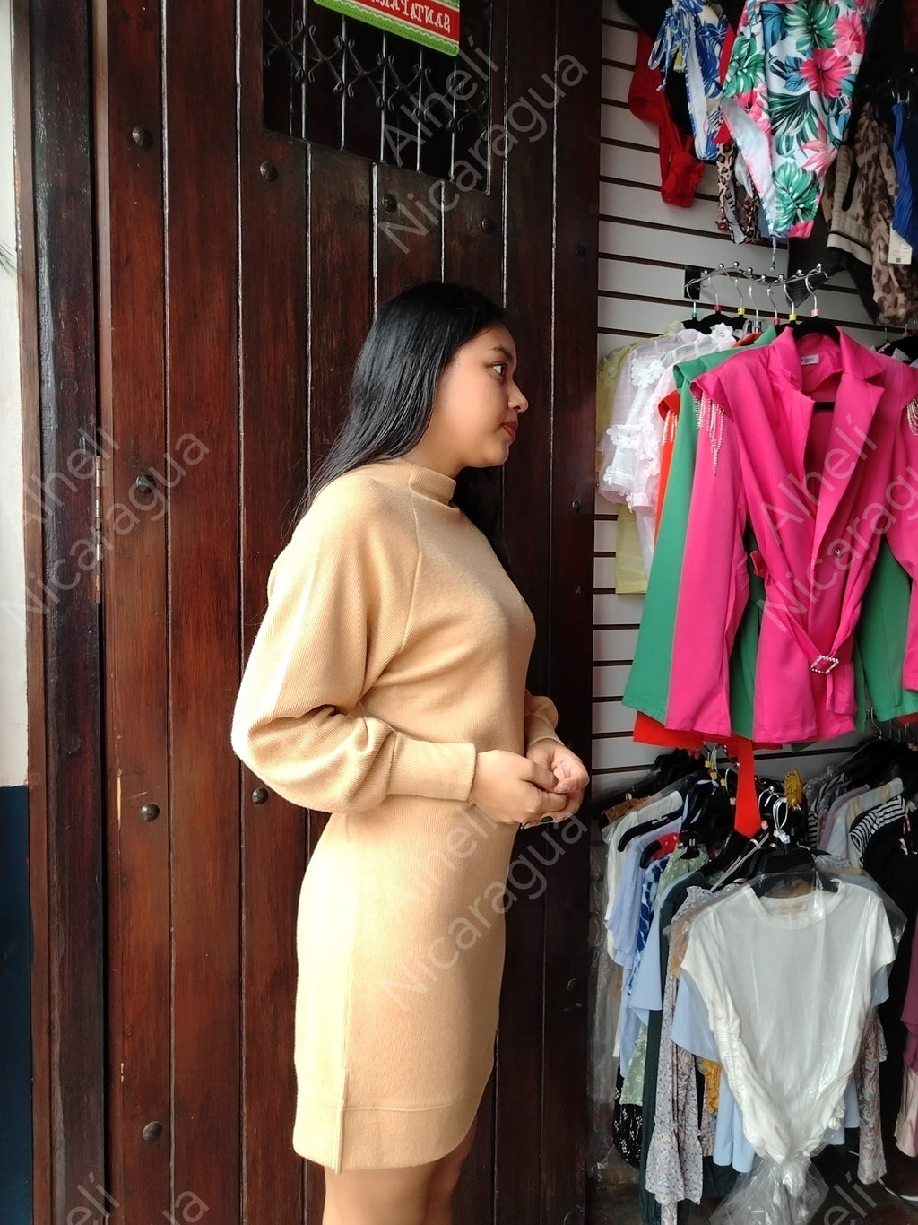 Vestido corto manga larga