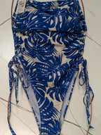 Traje de baño azul con blanco