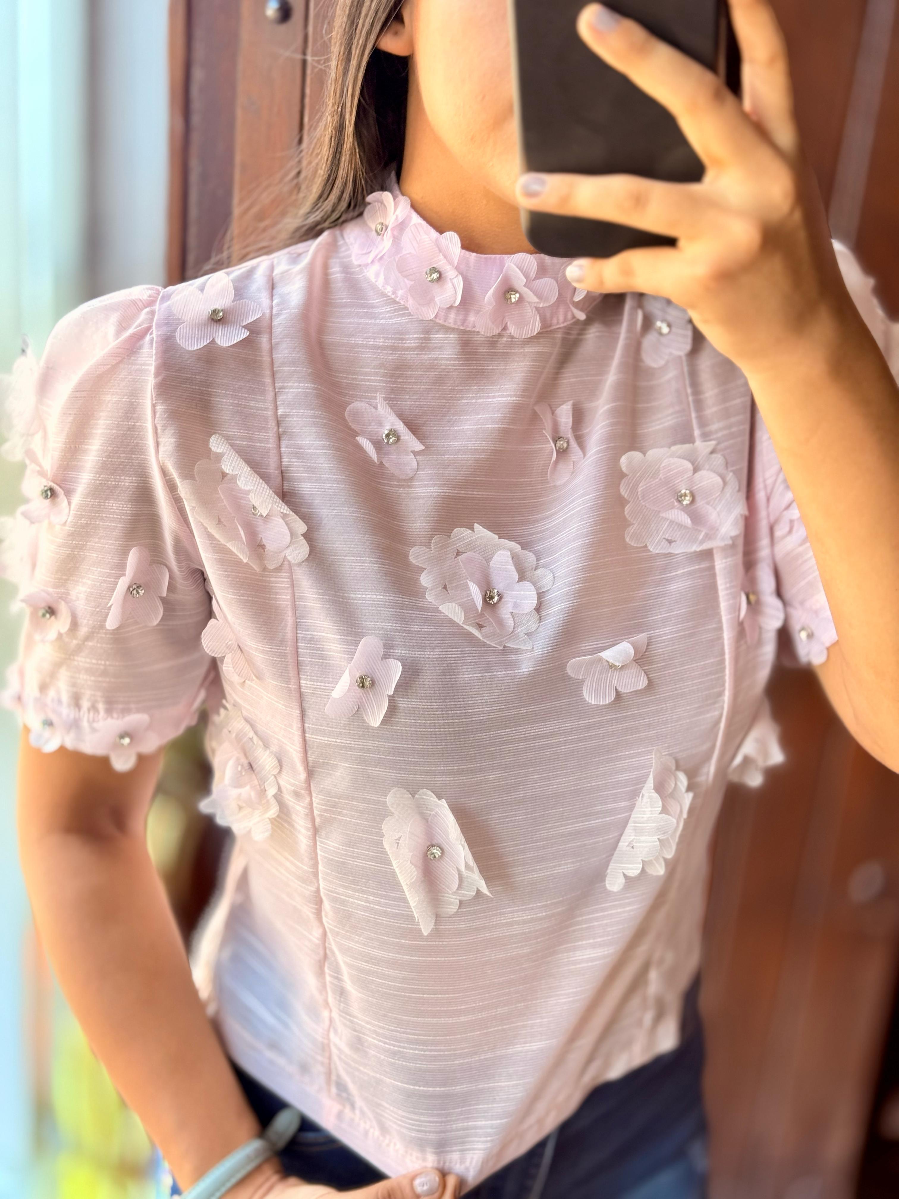 Blusa con flores 3D