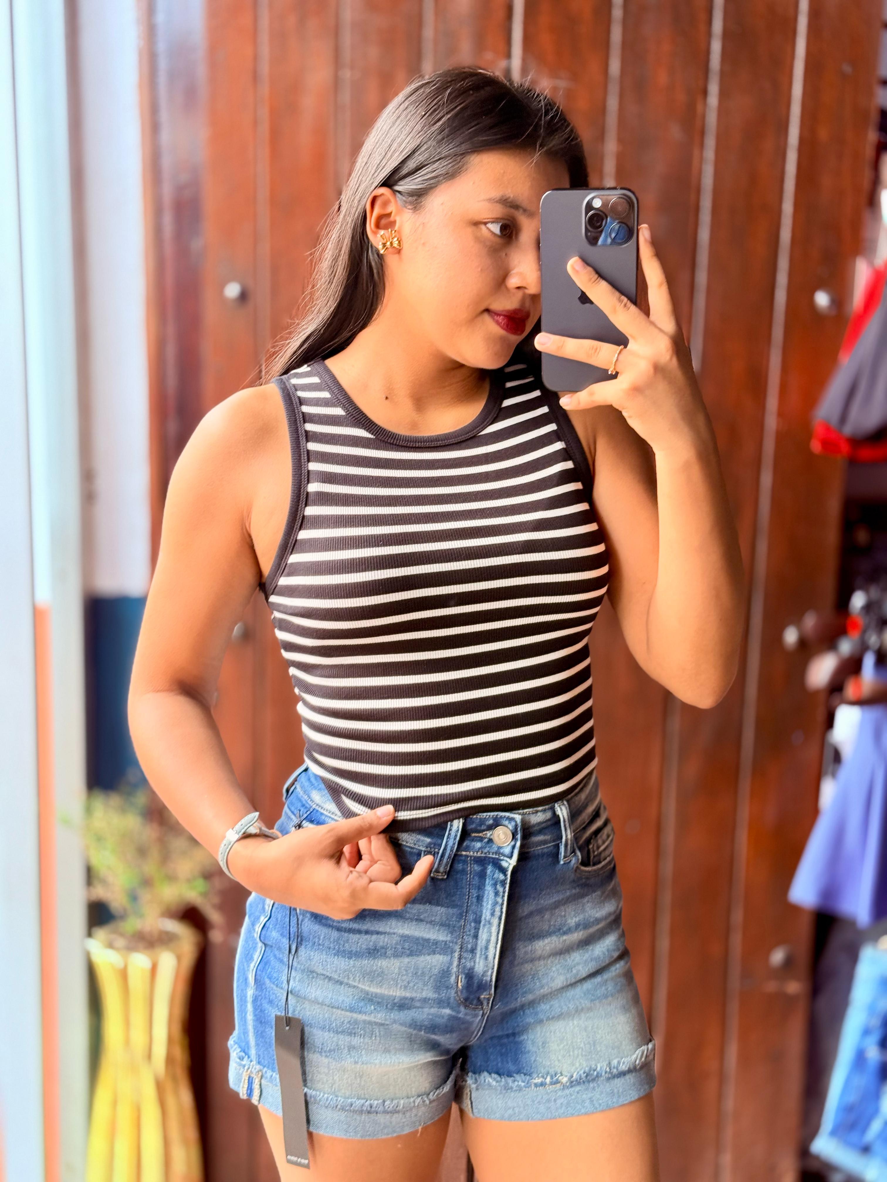 Top rayado sin mangas