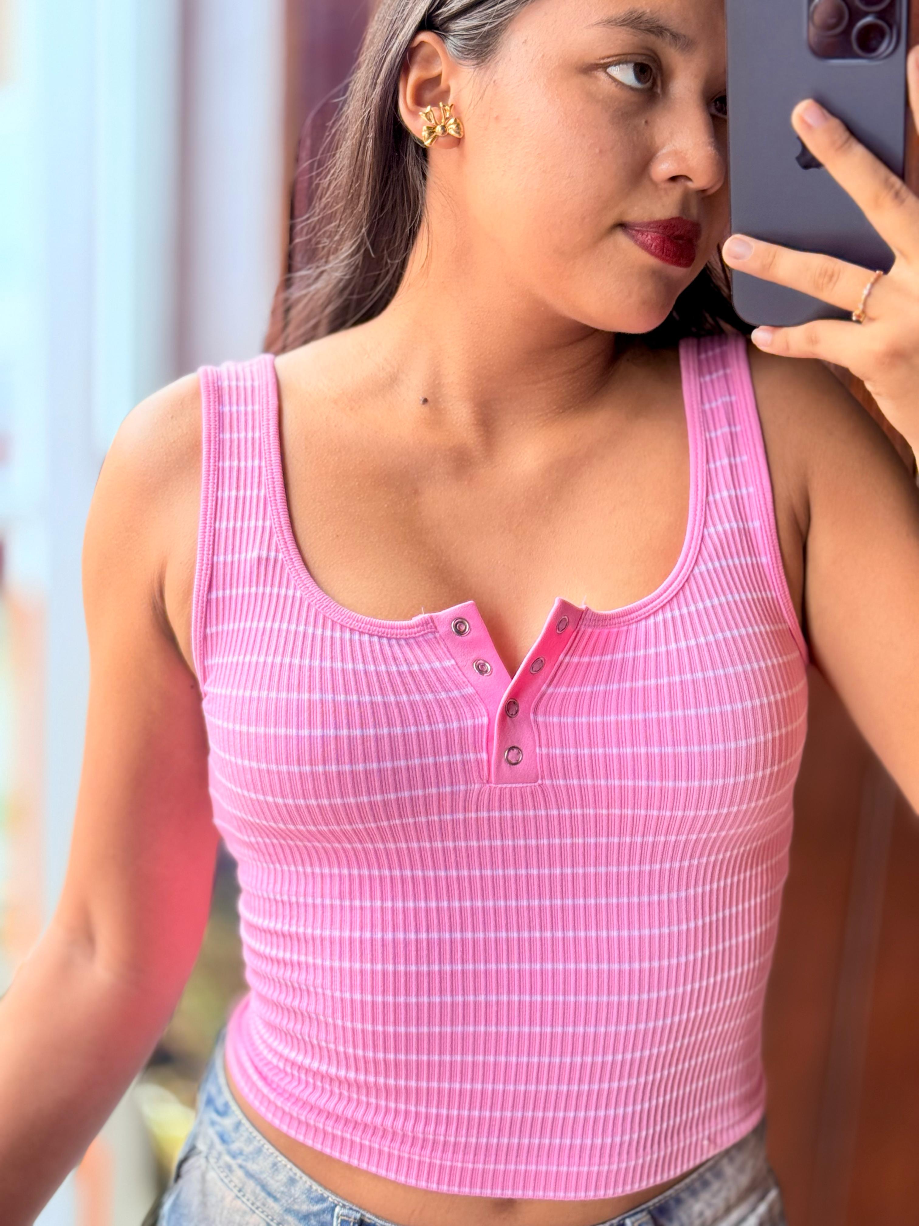 Crop top de rayas sin mangas con ojal