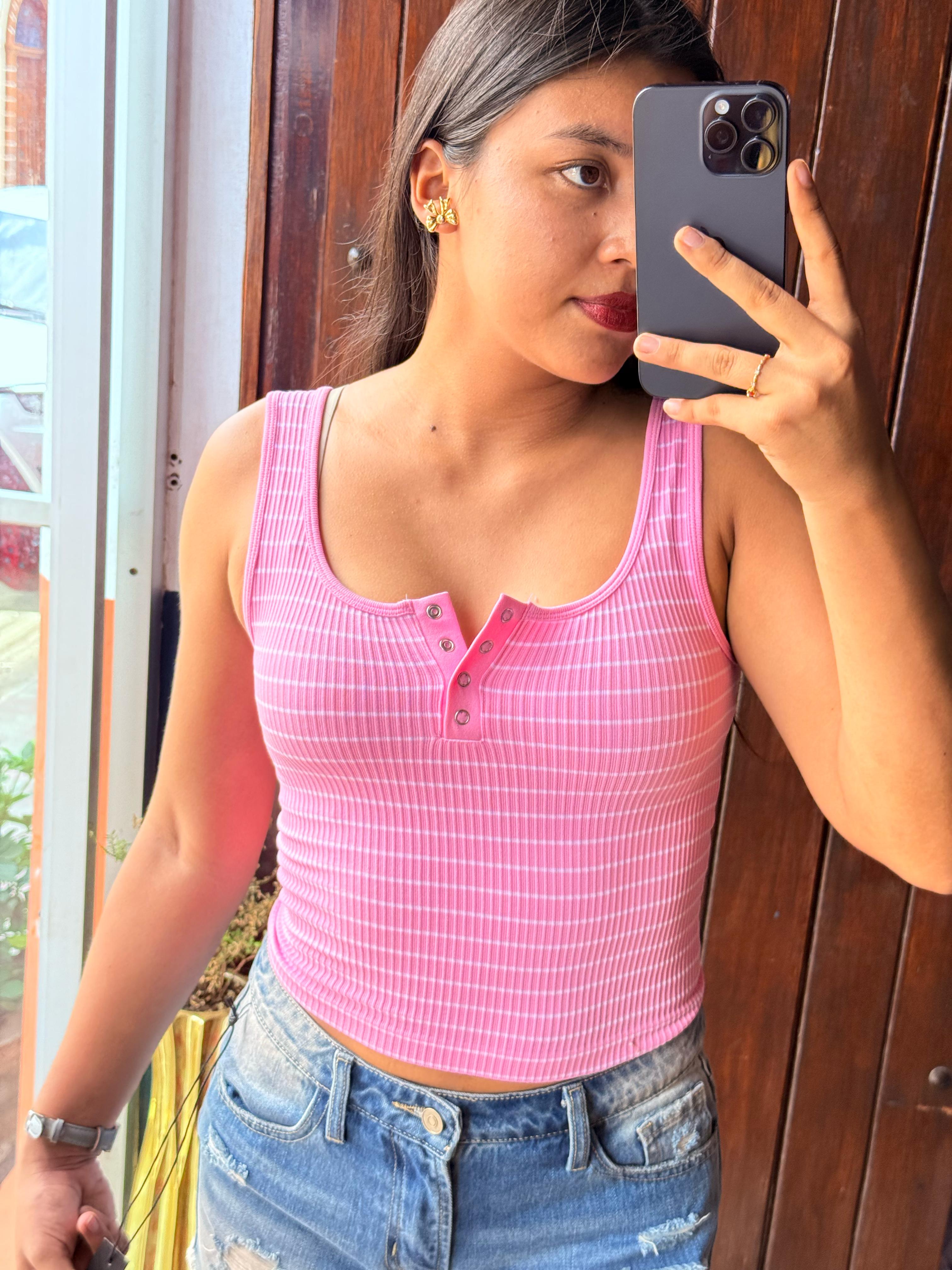 Crop top de rayas sin mangas con ojal