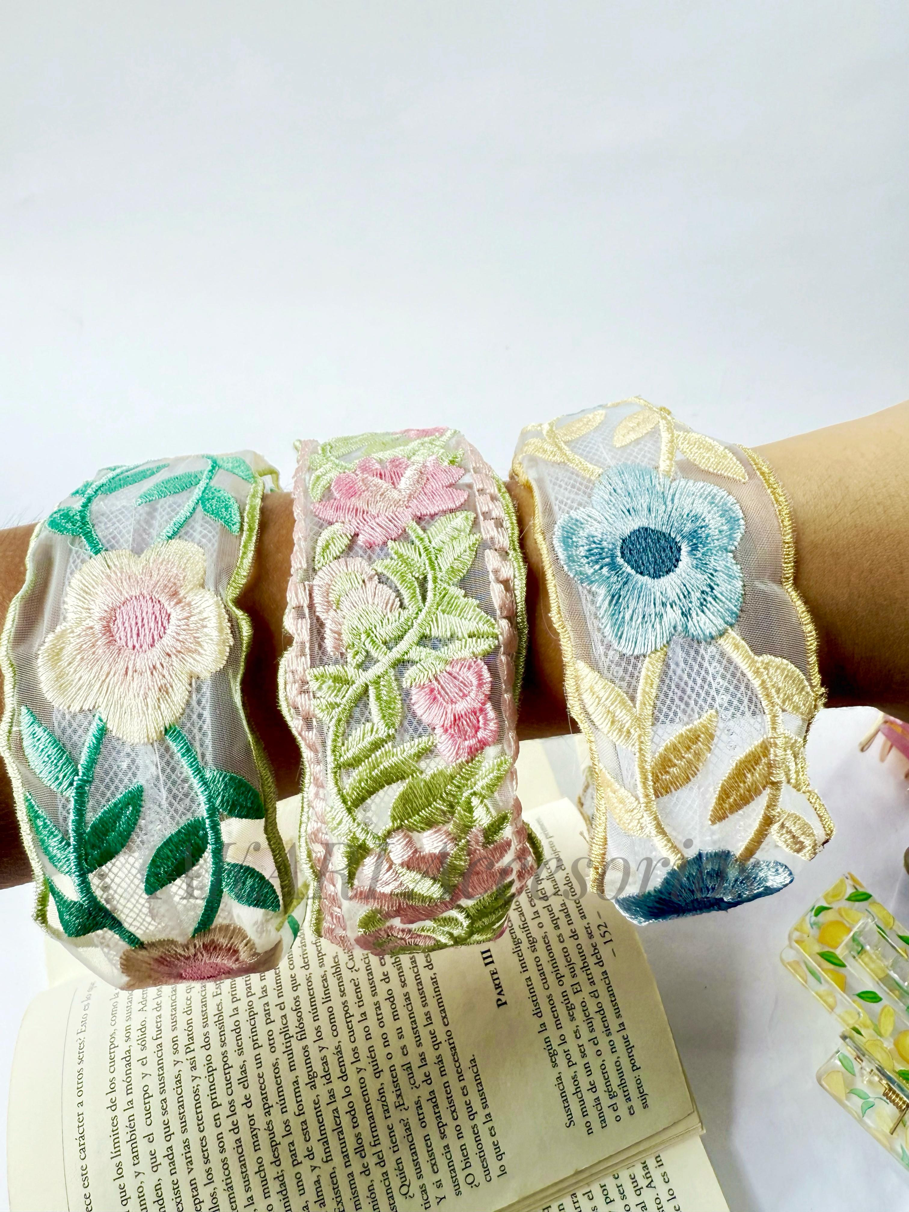 Diadema con estampado floral