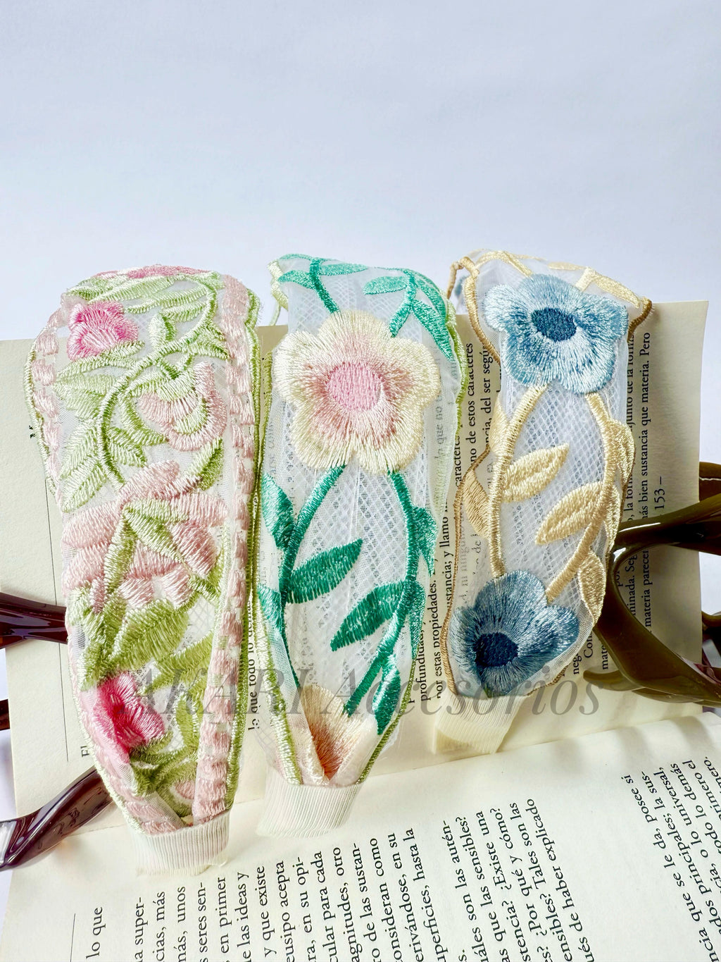 Diadema con estampado floral