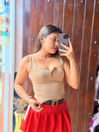 Crop top de rayas sin mangas con ojal