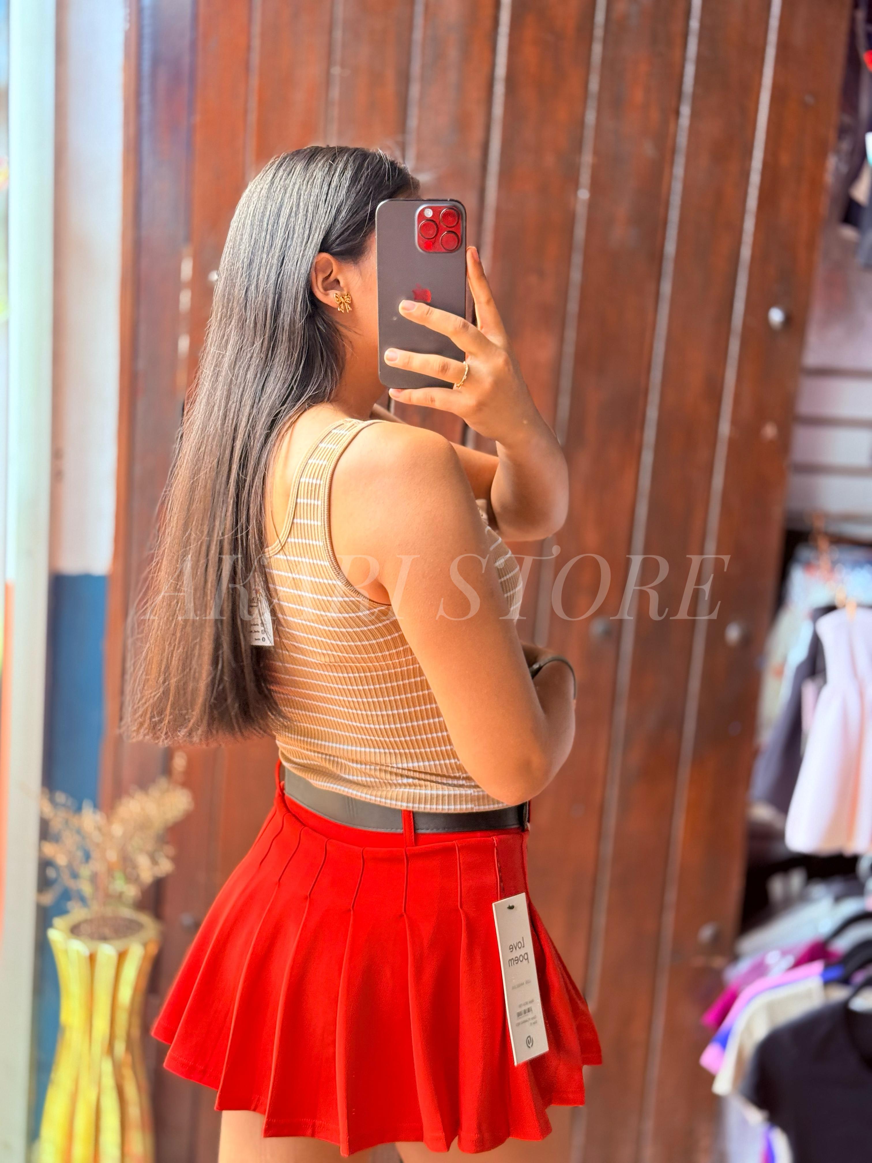 Crop top de rayas sin mangas con ojal