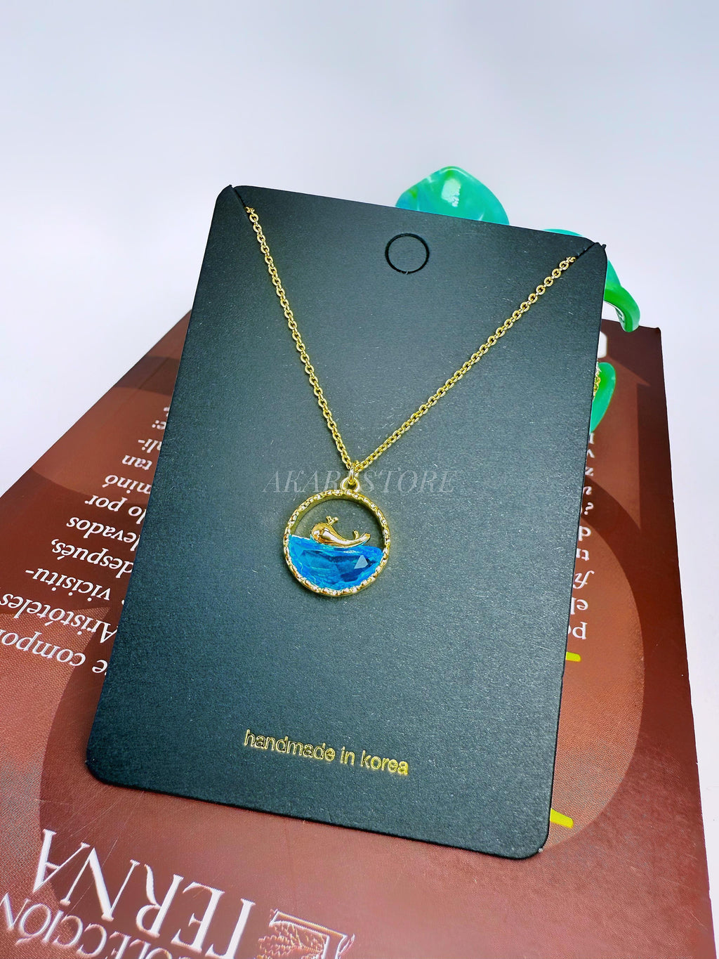 Cadena con Dije de Moneda con Delfín