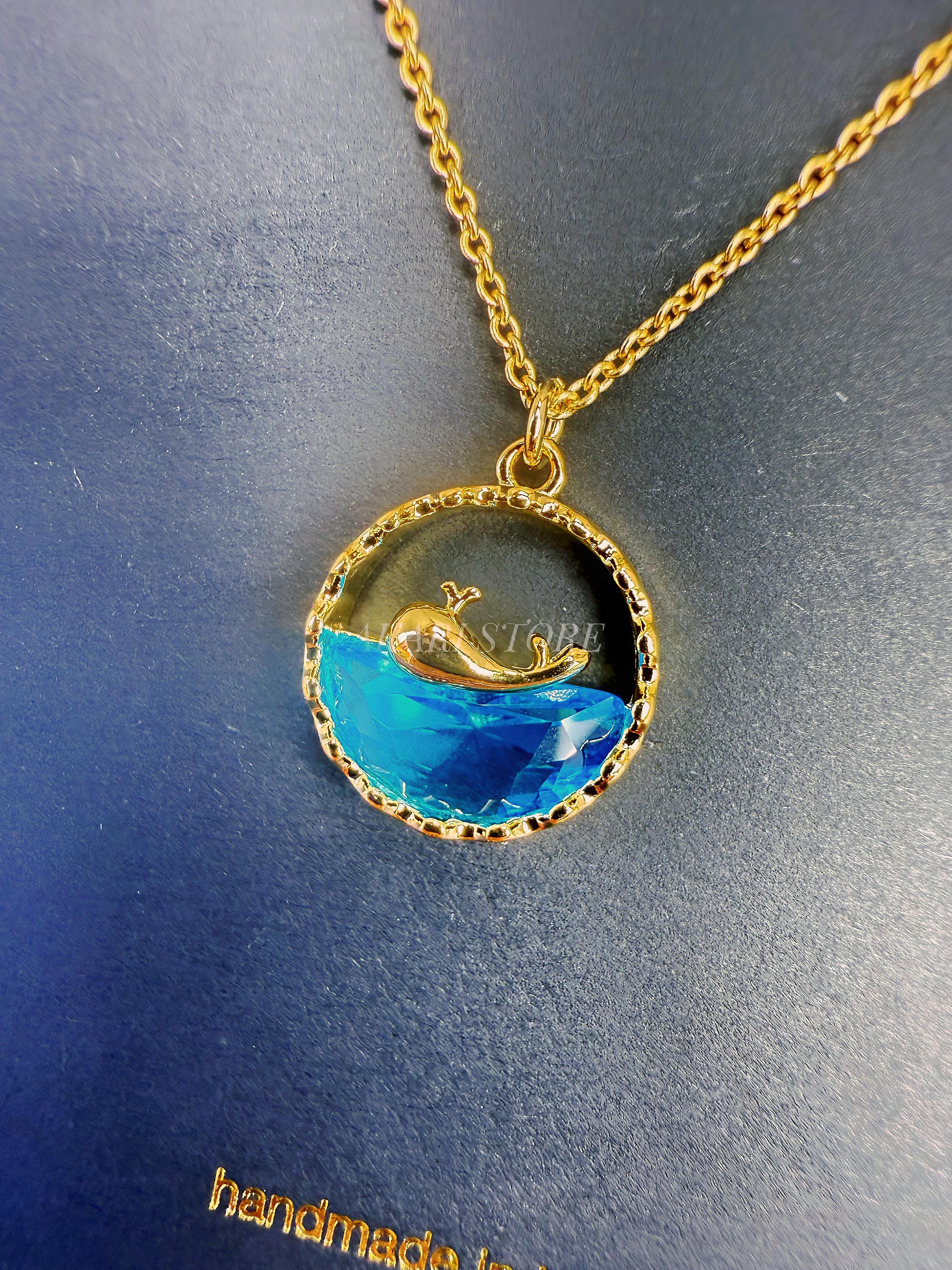 Cadena con Dije de Moneda con Delfín