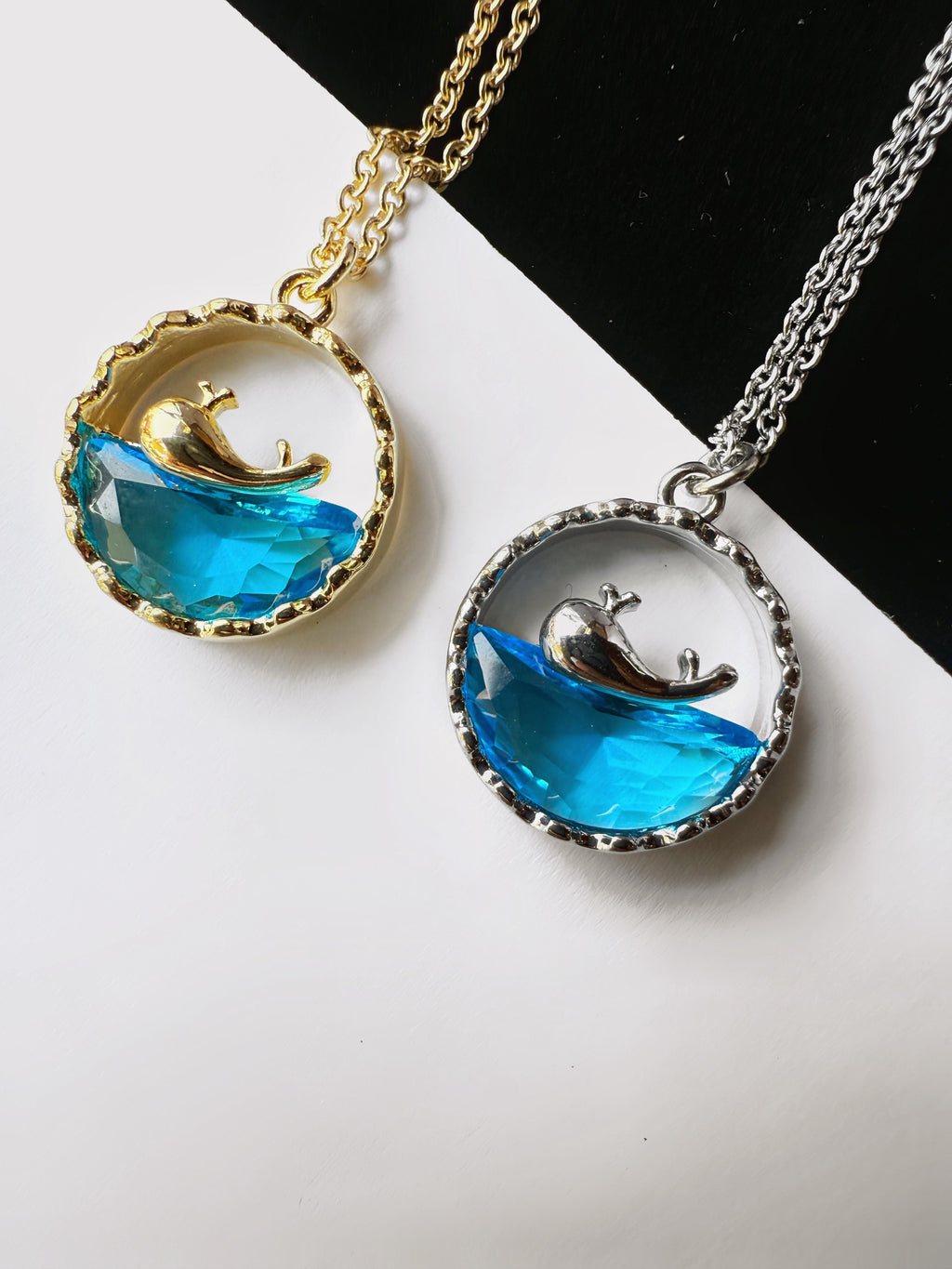 Cadena con Dije de Moneda con Delfín