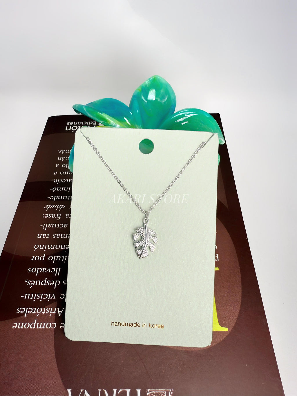 Cadena con Dije de Hoja de Mini Monstera