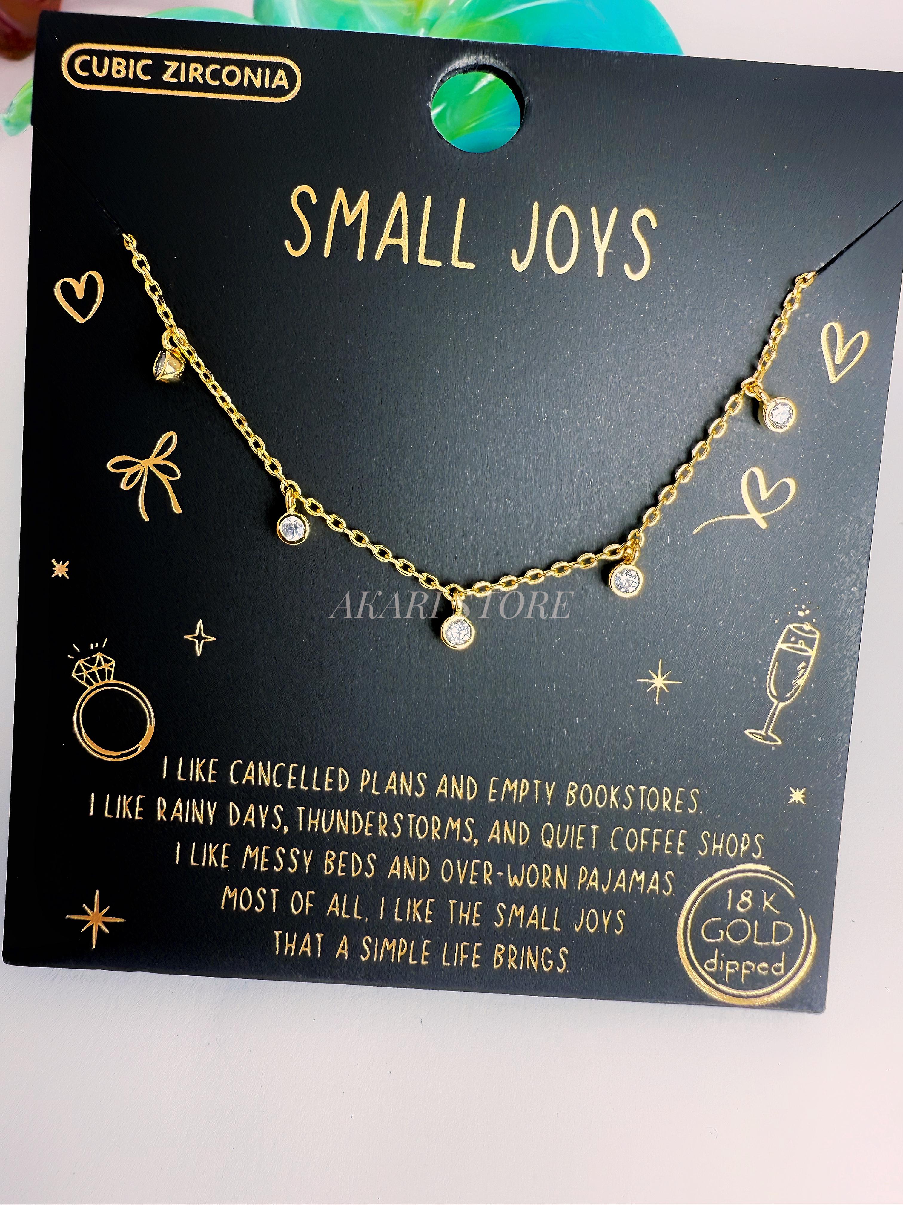 Cadena con dijes pequeños y mini gemas