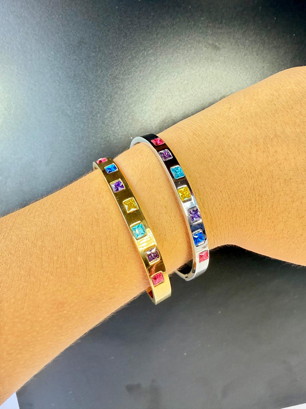 Brazalete Acero Inoxidable con Gemas Incrustadas