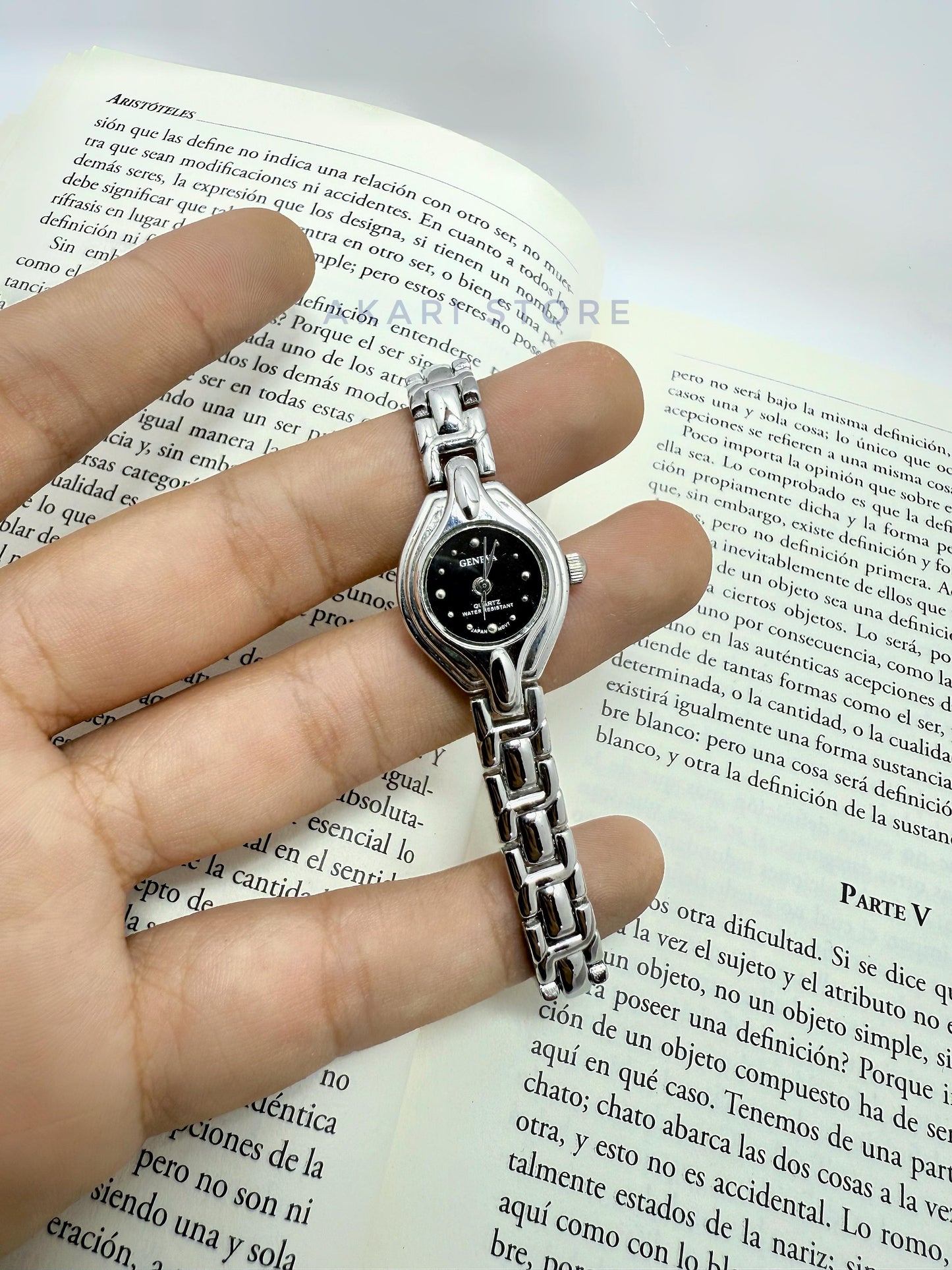 Reloj con fondo negro