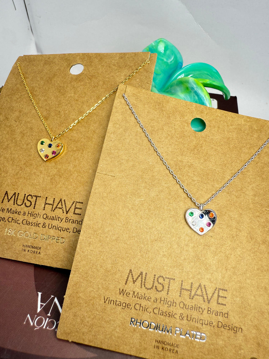 Cadena Dije de Corazón con Tachuelas de Arcoíris