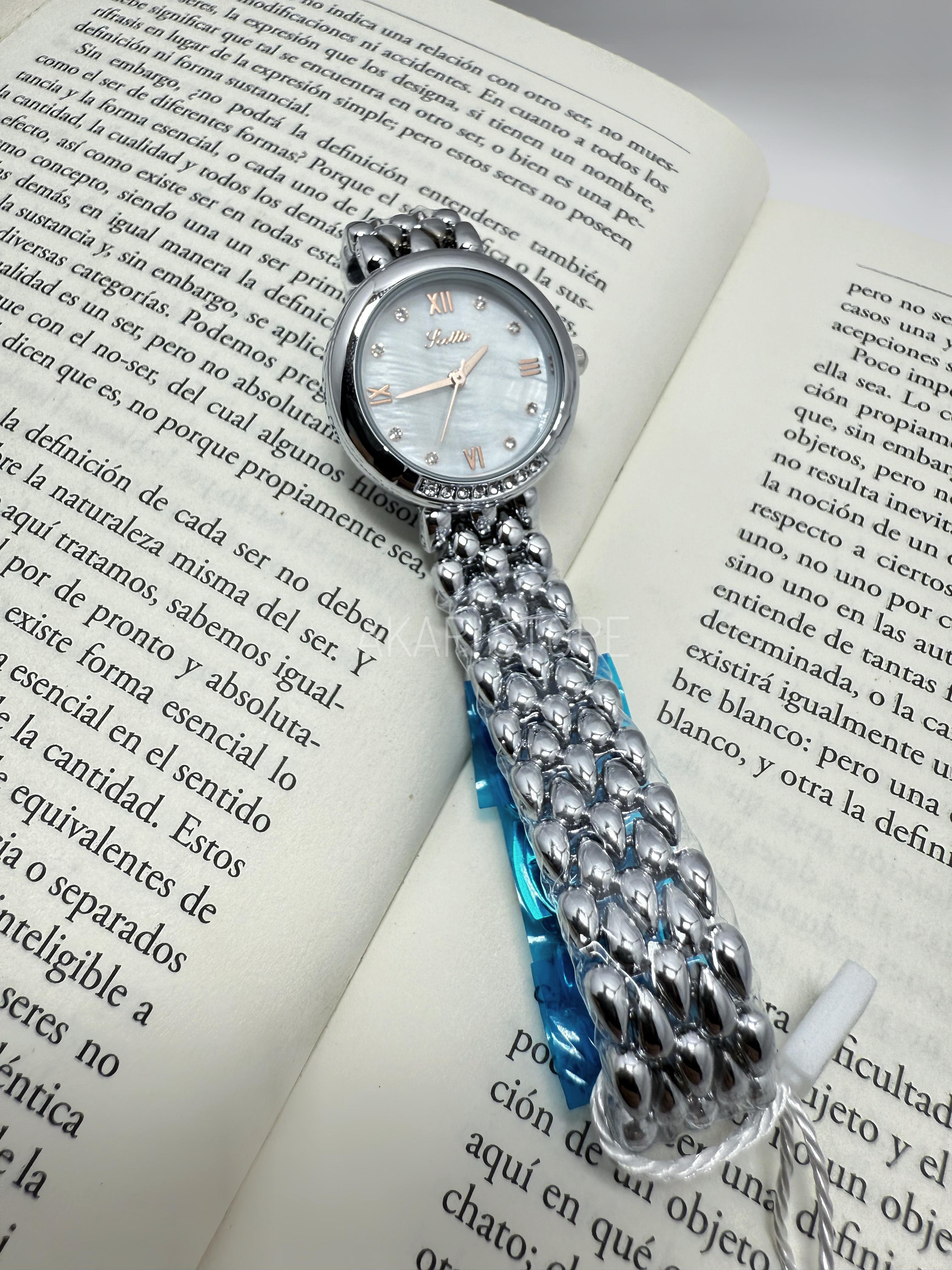 Reloj circular liso plateado