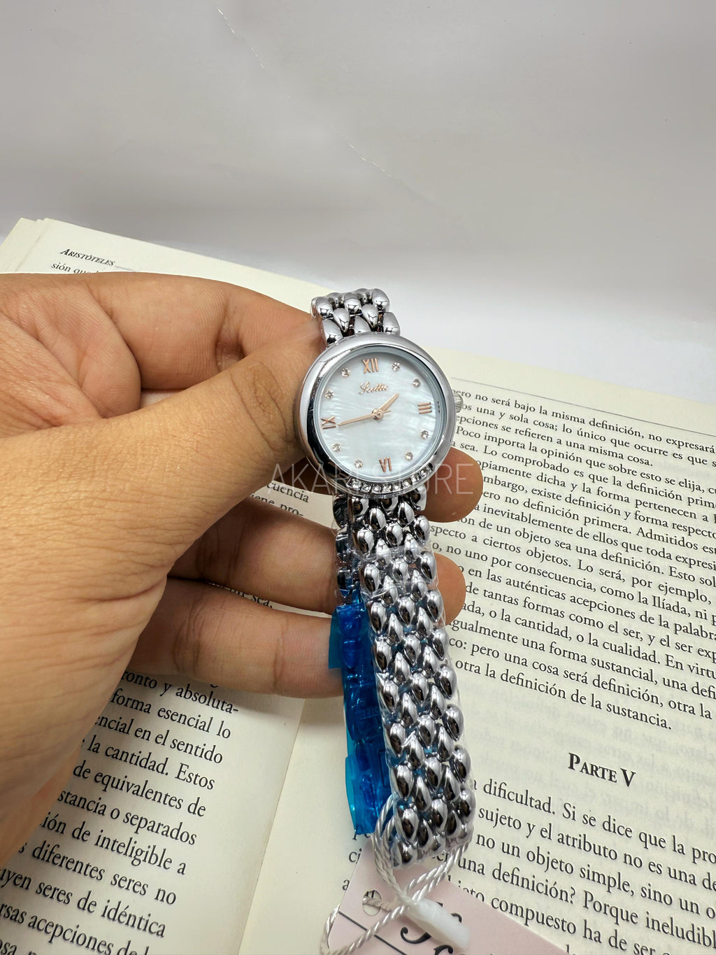 Reloj circular liso plateado