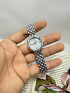 Reloj circular liso plateado