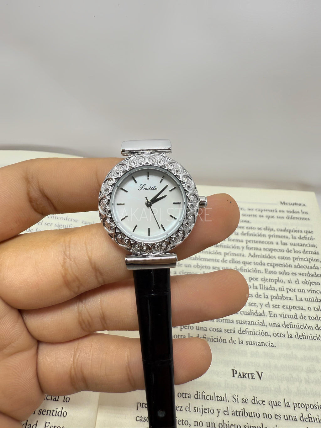 Reloj correa cuerina