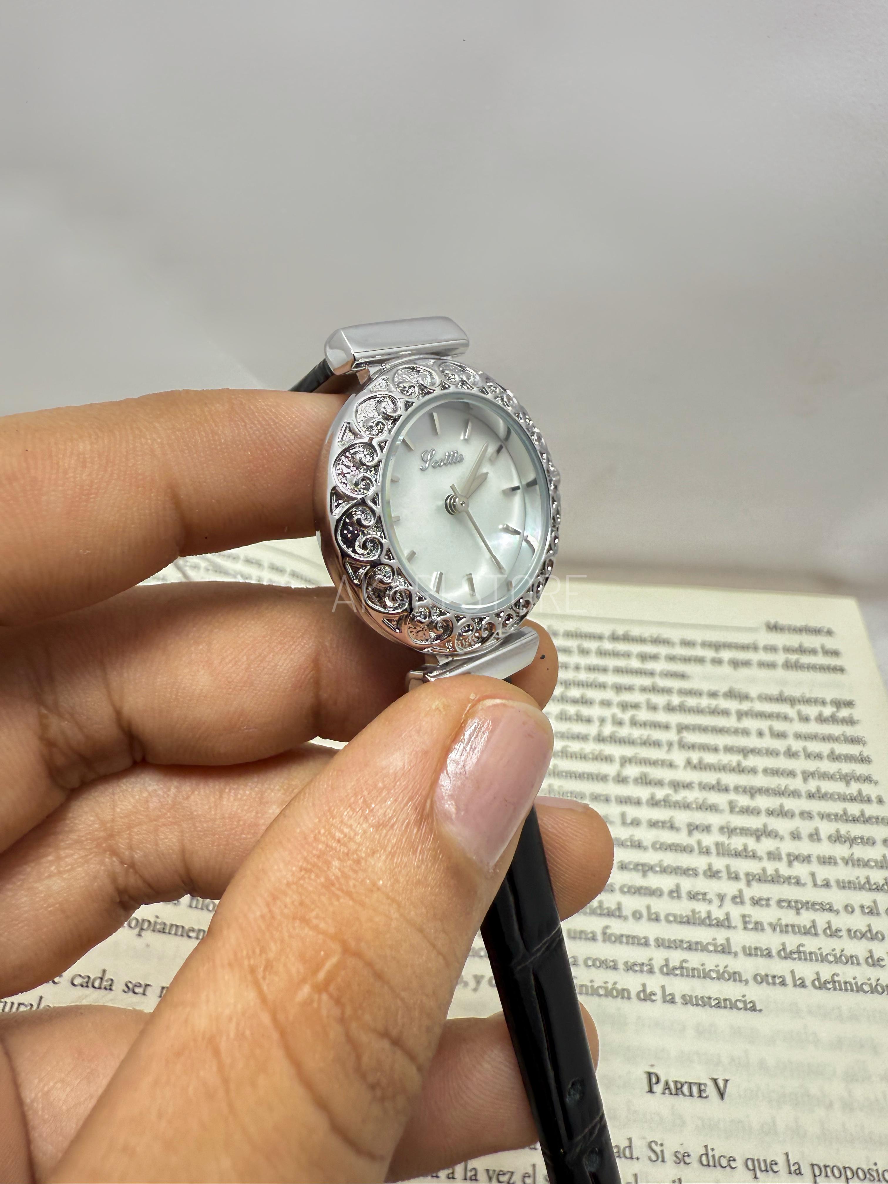 Reloj correa cuerina