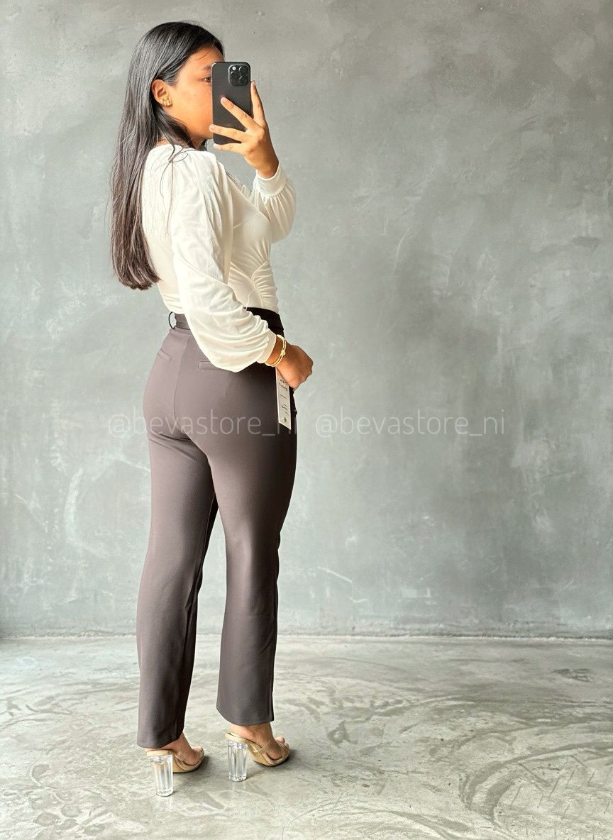 Looks pantalón de vestir corte recto negro