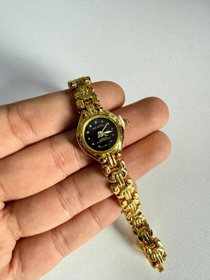 Reloj con fondo negro