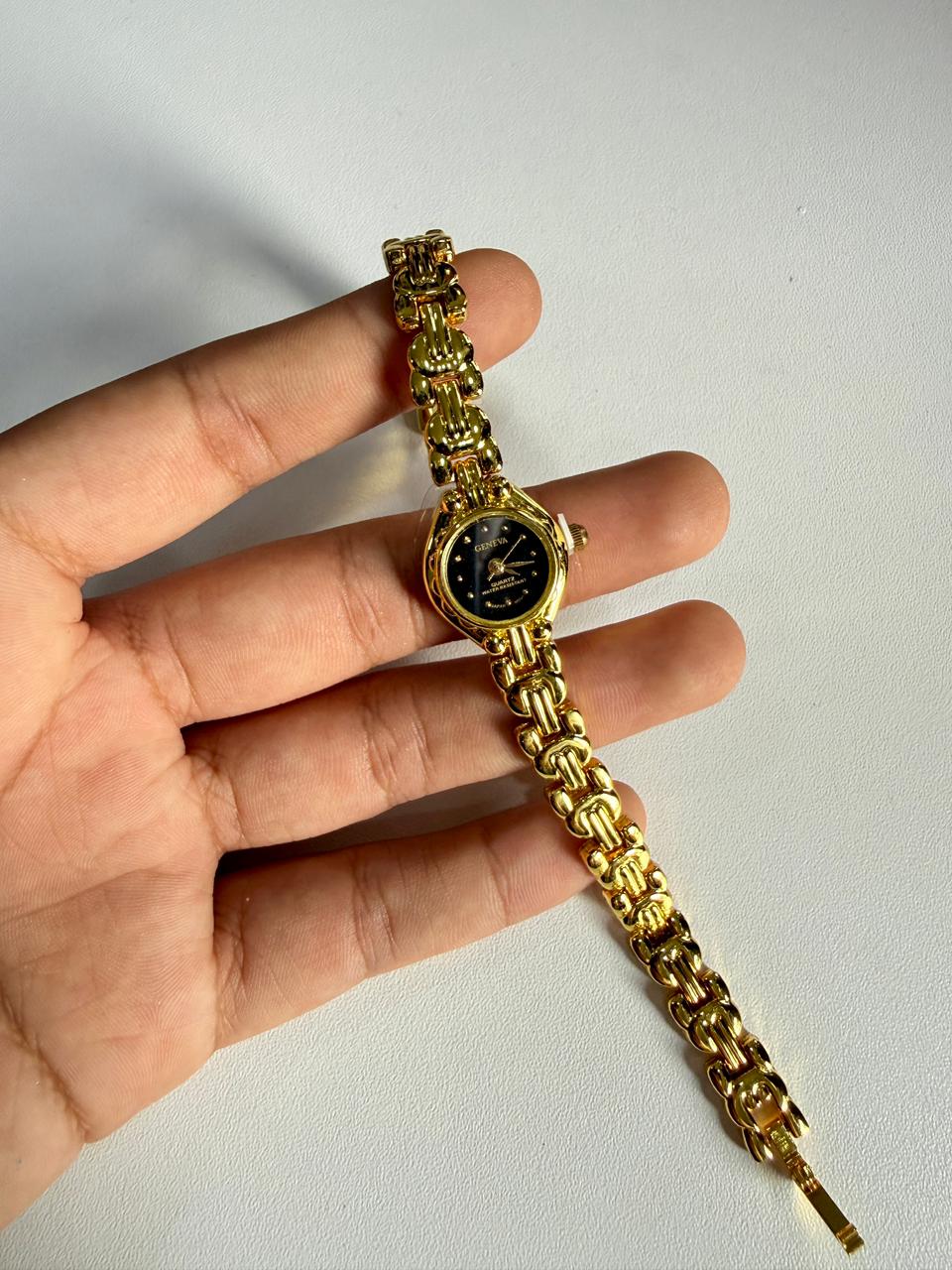 Reloj con fondo negro