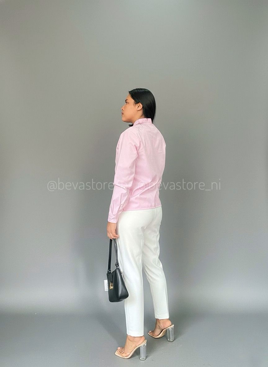 Looks camisa rosada con rosa 3D