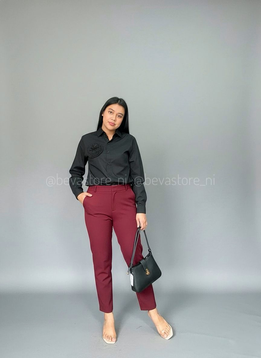 Looks camisa negra con rosa 3D