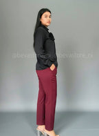 Looks camisa negra con rosa 3D