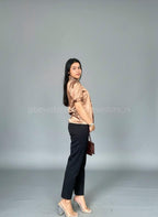 Looks camisa café satinada