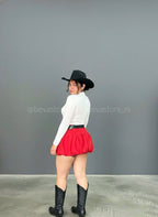 Looks falda globo roja