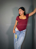 Bodysuit cuello cuadrado con mangas