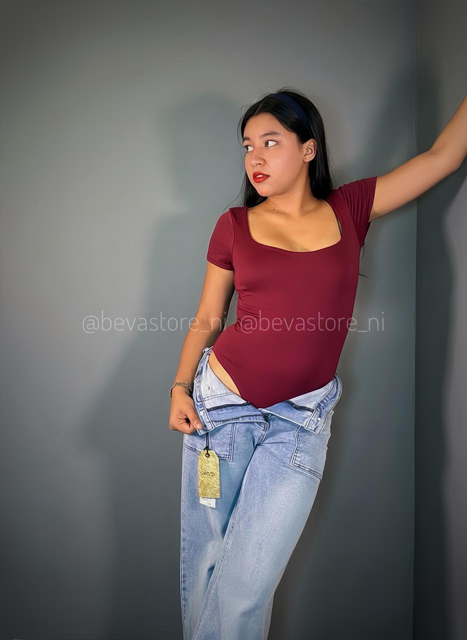 Bodysuit cuello cuadrado con mangas